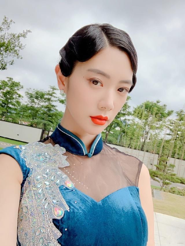 双碟秀直播 弹壳与玫瑰